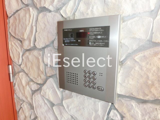 セキュリティ　オートロックのエントランス。