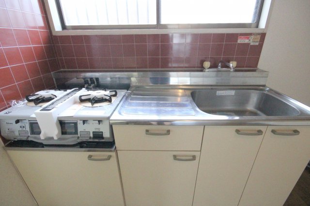 キッチン　※前回募集時の画像です。コンロは撤去予定。