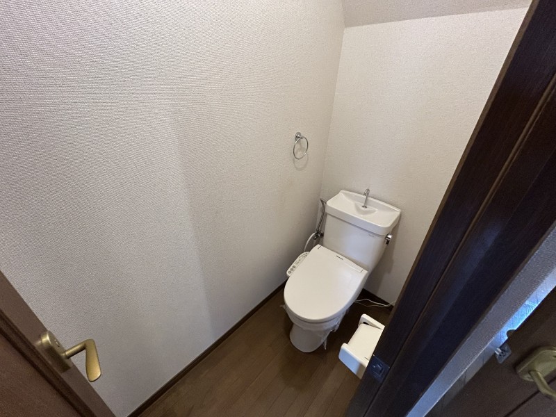 トイレ　※温水洗浄便座付きです