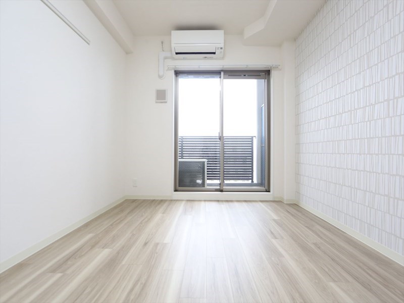 バルコニー　洋室7.1帖　エアコン完備　クローゼット付　バルコニー