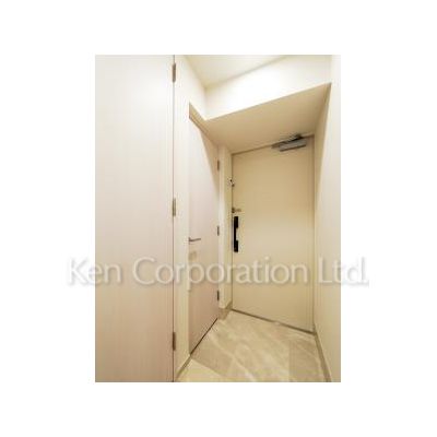 玄関　同タイプ2階のお部屋を撮影。仕様が異なることがあります。