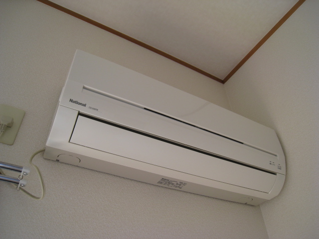 その他設備　すぐに快適生活ができる、エアコン付き