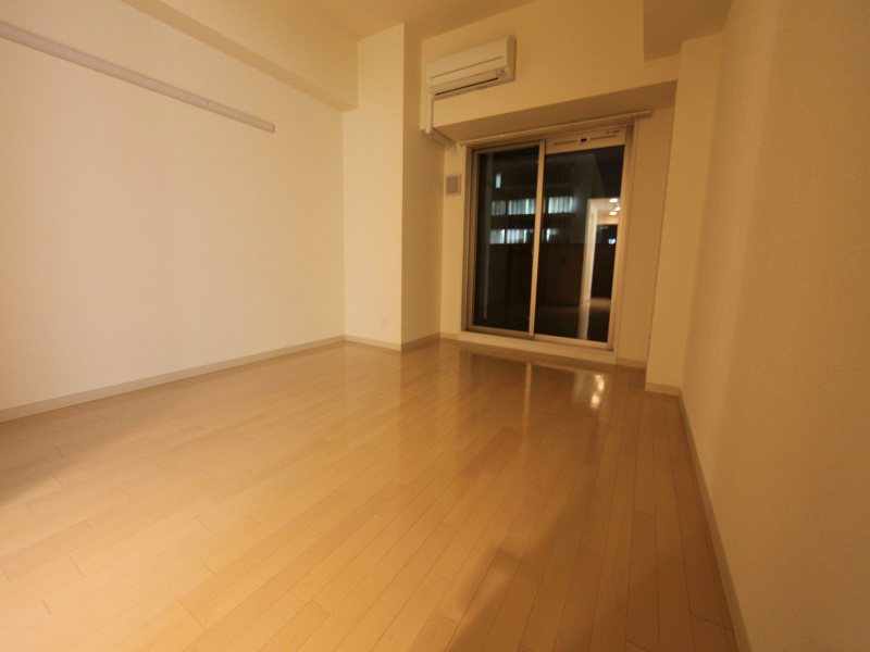 居室・リビング　洋室9.5帖　エアコン完備