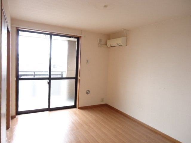 居室・リビング　こちらの物件はMODE不動産なら割引対象の１部屋です。