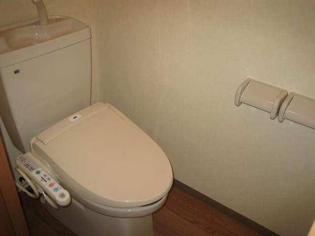 トイレ　こちらの物件はMODE不動産なら割引対象の１部屋です。