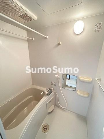 バス・シャワールーム　コンパクトで使いやすいお風呂です