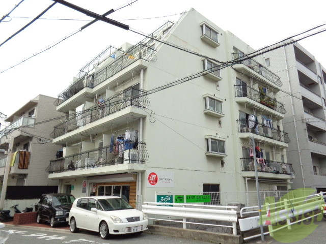 建物外観　六甲道駅から近い立地がいいですね。