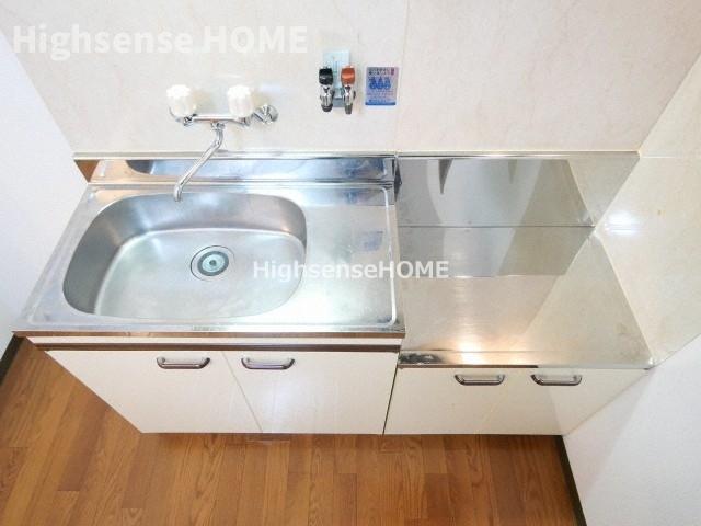 キッチン　コンパクトなキッチンで掃除もラクラク