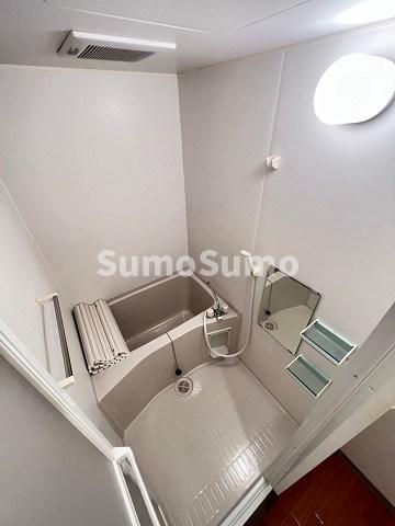 バス・シャワールーム　落ち着いた空間のお風呂です