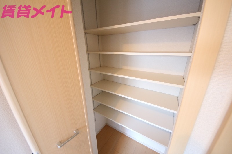 収納　同型別部屋参考写真です
