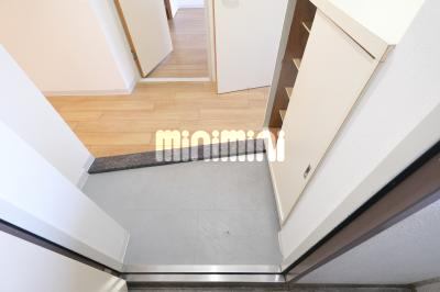 玄関　下駄箱のある玄関。