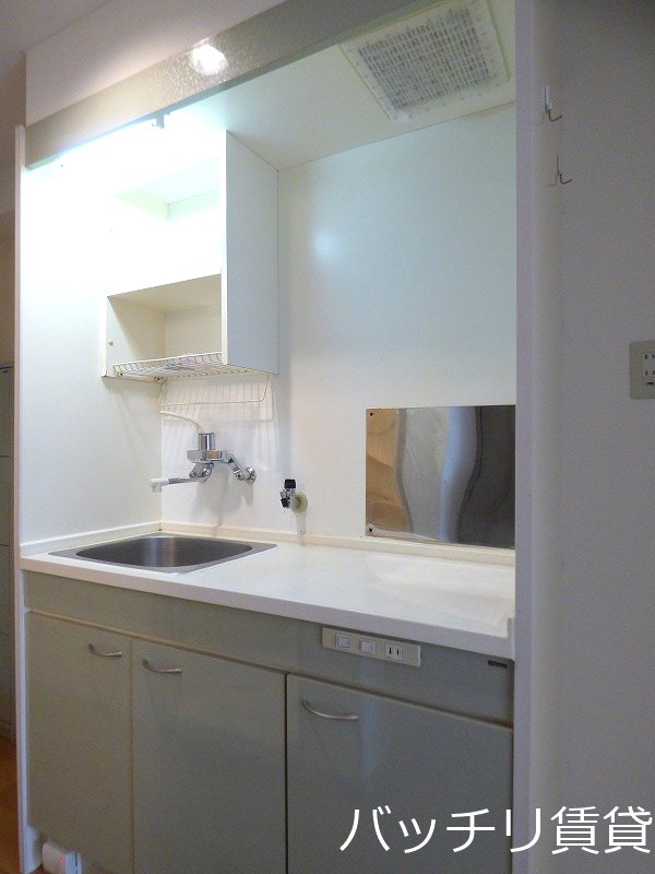 キッチン　画像は別号室タイプの為、現状を優先致します。