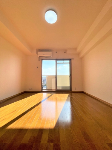 居室・リビング　※別部屋の参考写真です。