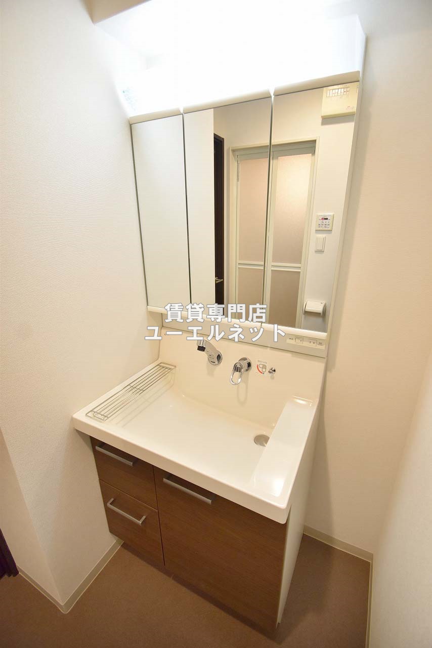 洗面設備　清潔感ある独立洗面台で毎日気持ちよく♪