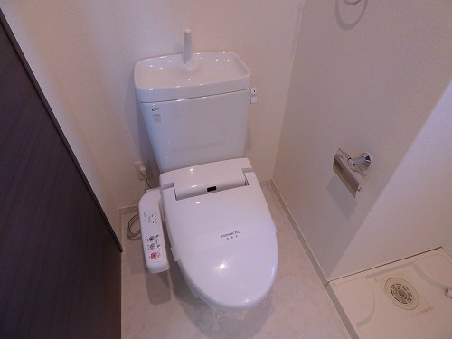 トイレ　ウォシュレット付き
