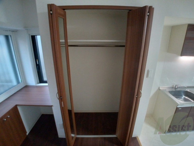 収納　寝室の収納です。部屋がすっきり片付きます。