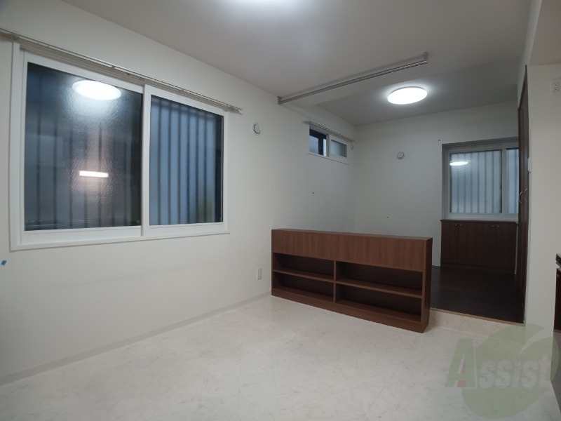 居室・リビング　リビングは白を基調としていて明るい印象ですね！