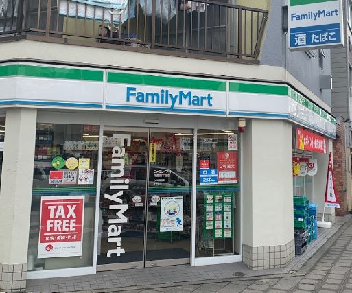 コンビニ　ファミリーマート（コンビニ）まで227m