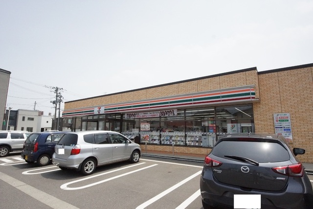 コンビニ　セブンイレブン柏崎新花町店（コンビニ）まで664m