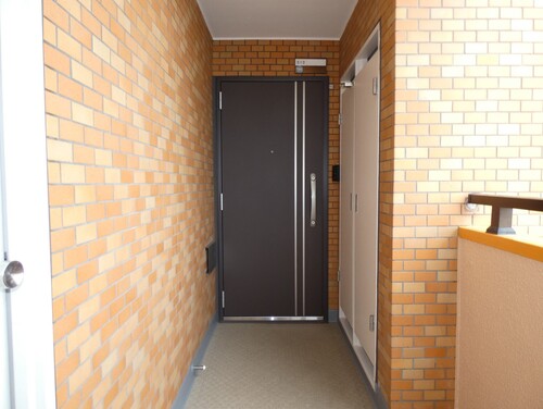 玄関　玄関ドア交換済