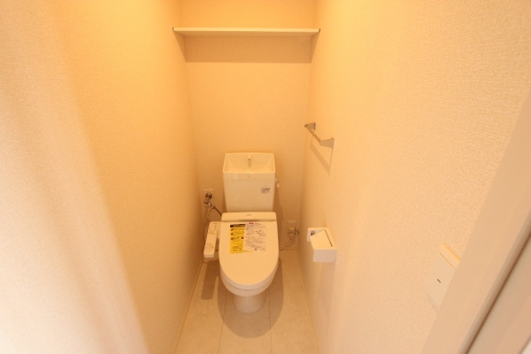 トイレ　温水シャワー付きトイレです