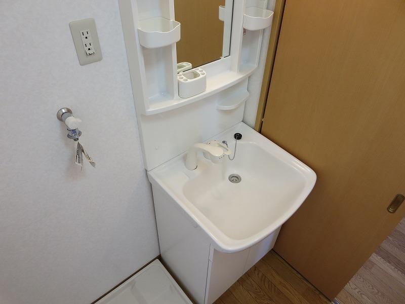 洗面設備　※参考として他のお部屋の写真