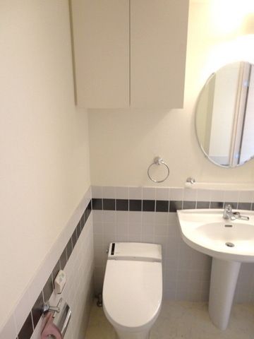 トイレ　ウォシュレット付トイレです