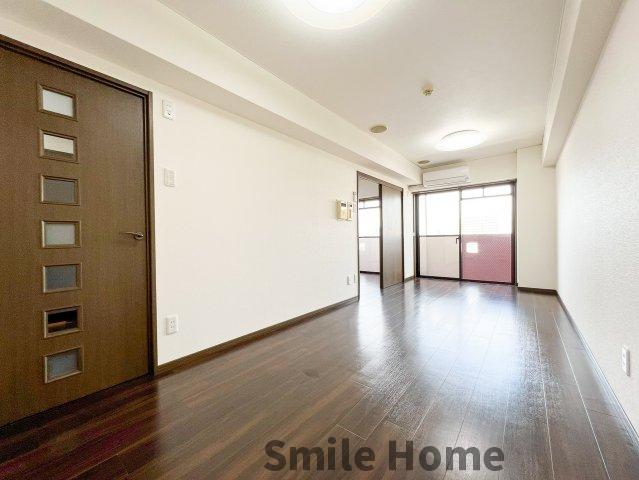 居室・リビング　エアコン付きのお部屋です