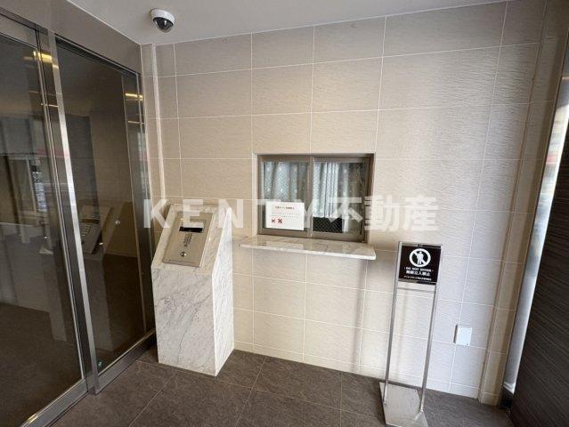 エントランス　落ち着いたエントランスです