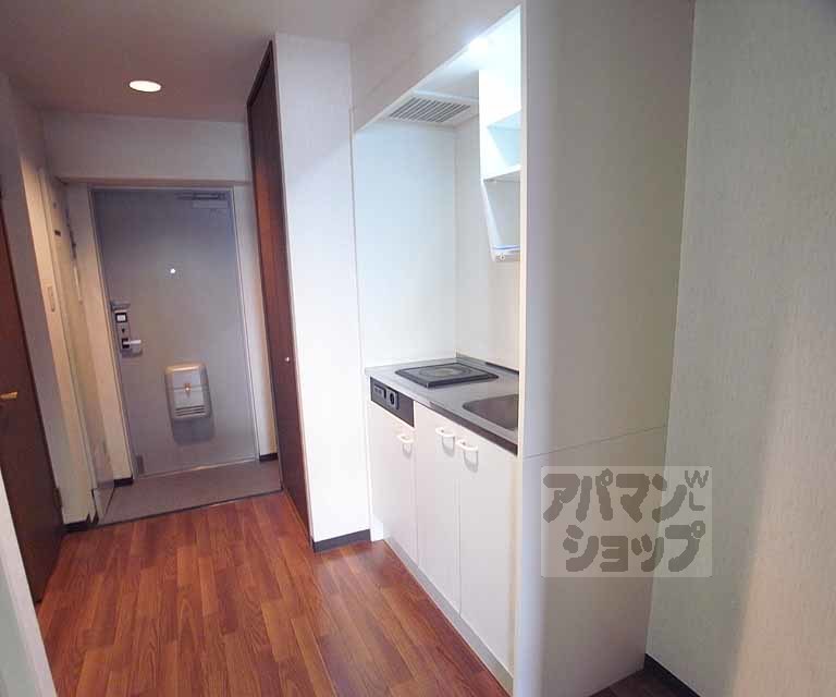 その他部屋・スペース　洋室から見た廊下です。