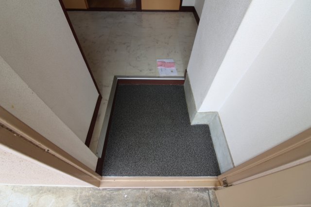 玄関　収納もある玄関です