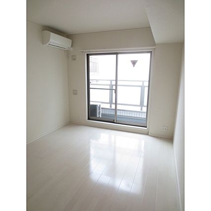 居室・リビング　※別部屋の参考写真です。