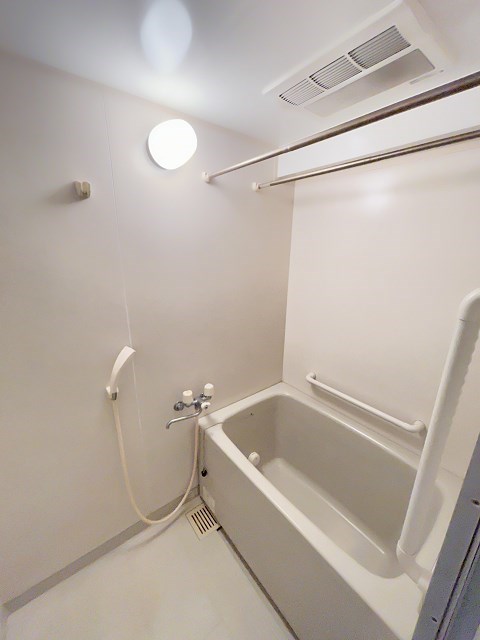 バス・シャワールーム　ゆったり過ごせるお風呂です