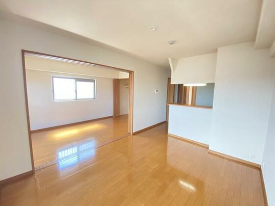 居室・リビング　※別号室の写真です。現況優先となります。