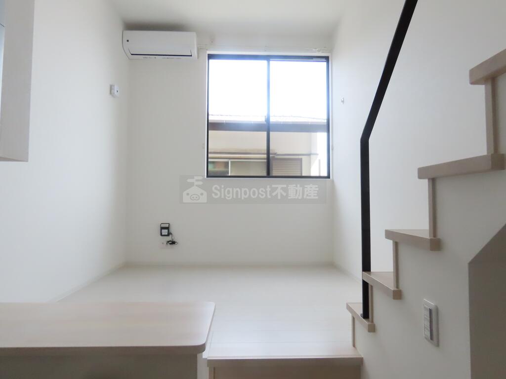 居室・リビング　4.2帖の洋室