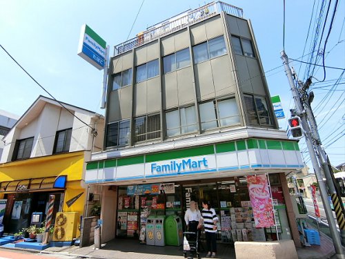 コンビニ　ファミリーマート富士見ケ丘店（コンビニ）まで182m