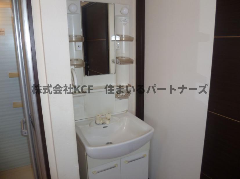 洗面設備　独立洗面台、朝の身支度には欠かせません