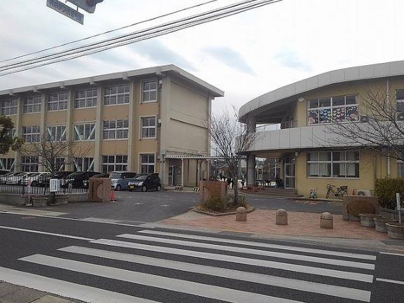 小学校　中津市立小楠小学校（小学校）まで946m