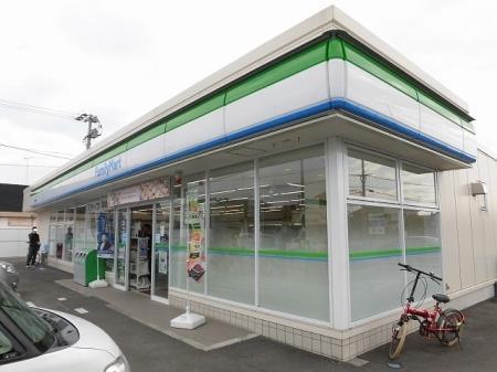 コンビニ　ファミリーマート中津宮夫店（コンビニ）まで752m