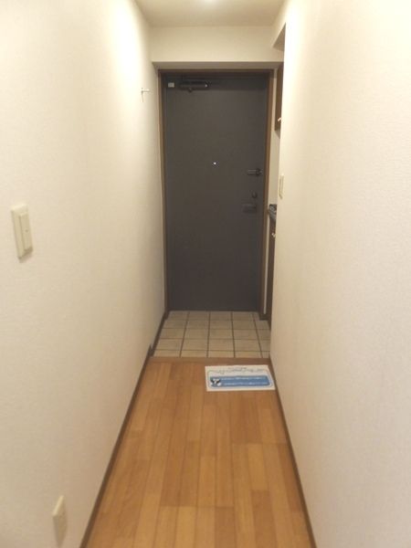 玄関　※別部屋参考写真です