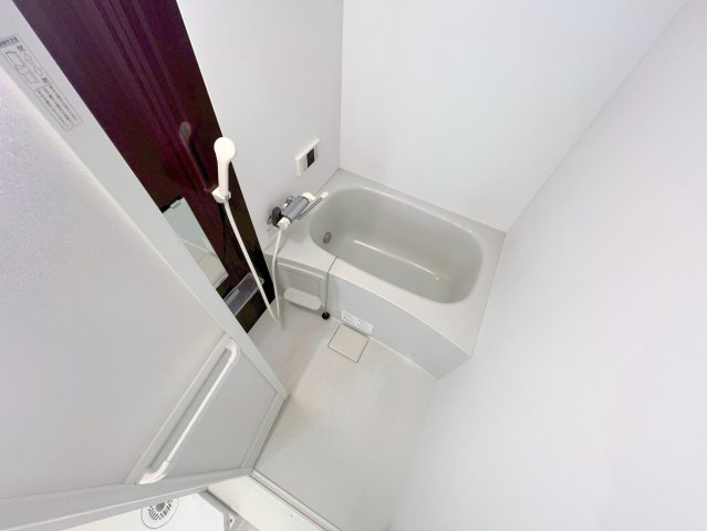 バス・シャワールーム　広めのお風呂は一日の疲れを癒してくれます。