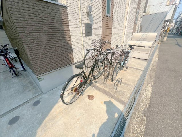 駐車場　敷地内には入居者専用の駐輪スペースもあります。