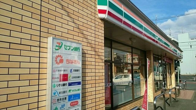 コンビニ　セブンイレブン（コンビニ）まで580m