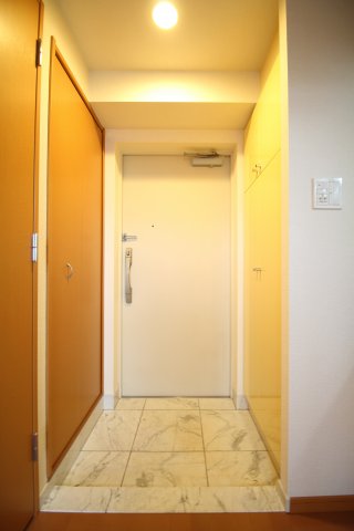 玄関　別タイプ参考写真　スカイコート巣鴨　北区滝野川５