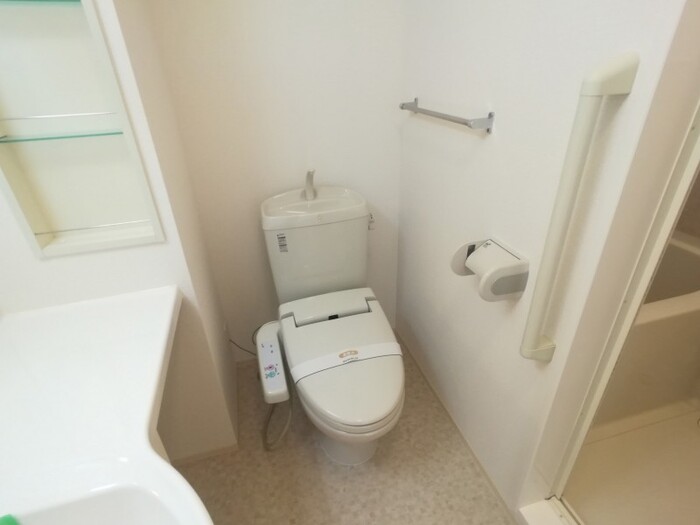 トイレ　温水洗浄暖房便座のトイレ