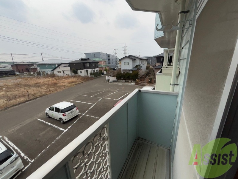 バルコニー　バルコニーは洗濯物を干せるようになっております。