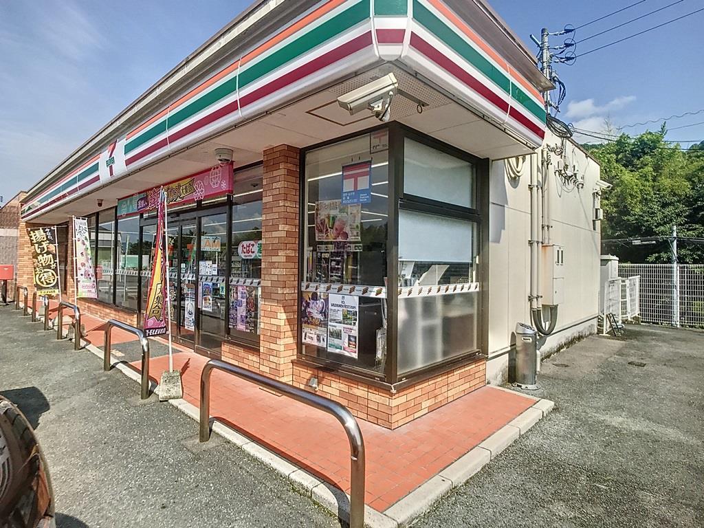 コンビニ　セブンイレブン山口小郡岩屋店（コンビニ）まで819m