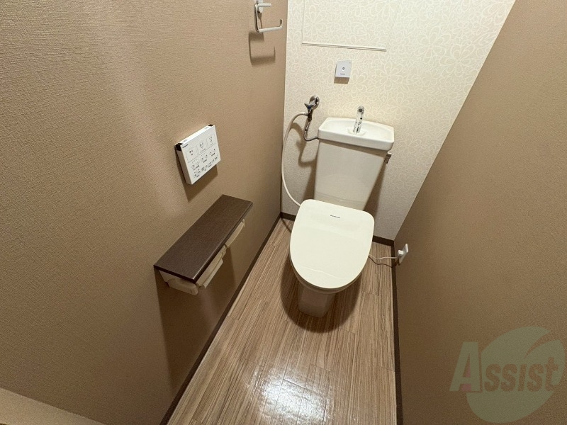 トイレ　ウォシュレット機能がついたトイレ。安心して使用できますね。