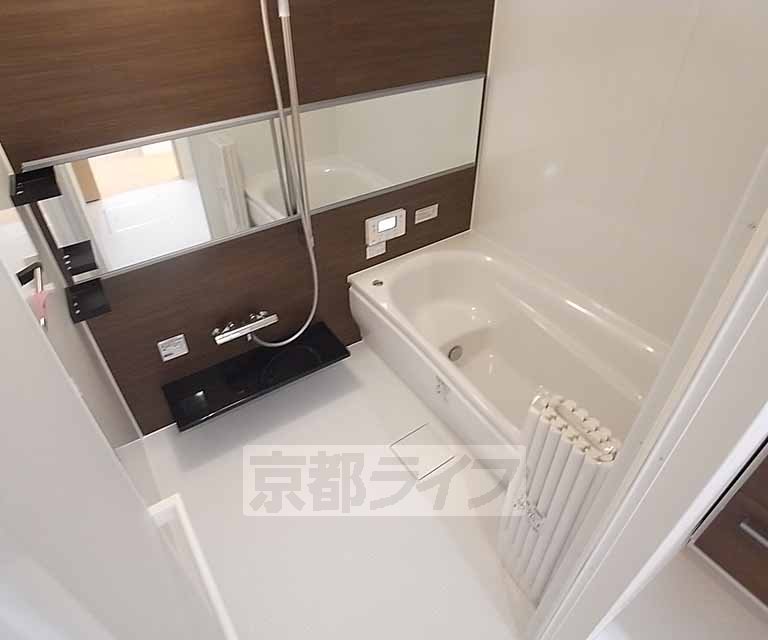 バス・シャワールーム　きれいなバスルームです。