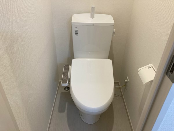 トイレ　あると嬉しい温水洗浄便座付き♪